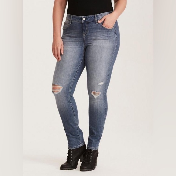 Torrid Distressed Light Wash Premium Stretch Skinny Jean size 22R - Picture 1 of 13